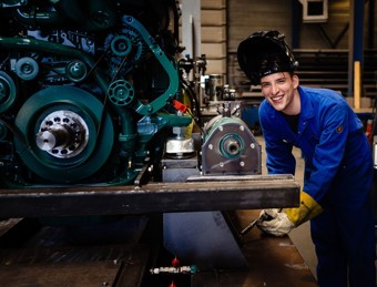 Max constructie medewerker Schraven bv Huissen - Deck mounted thrusters in construction