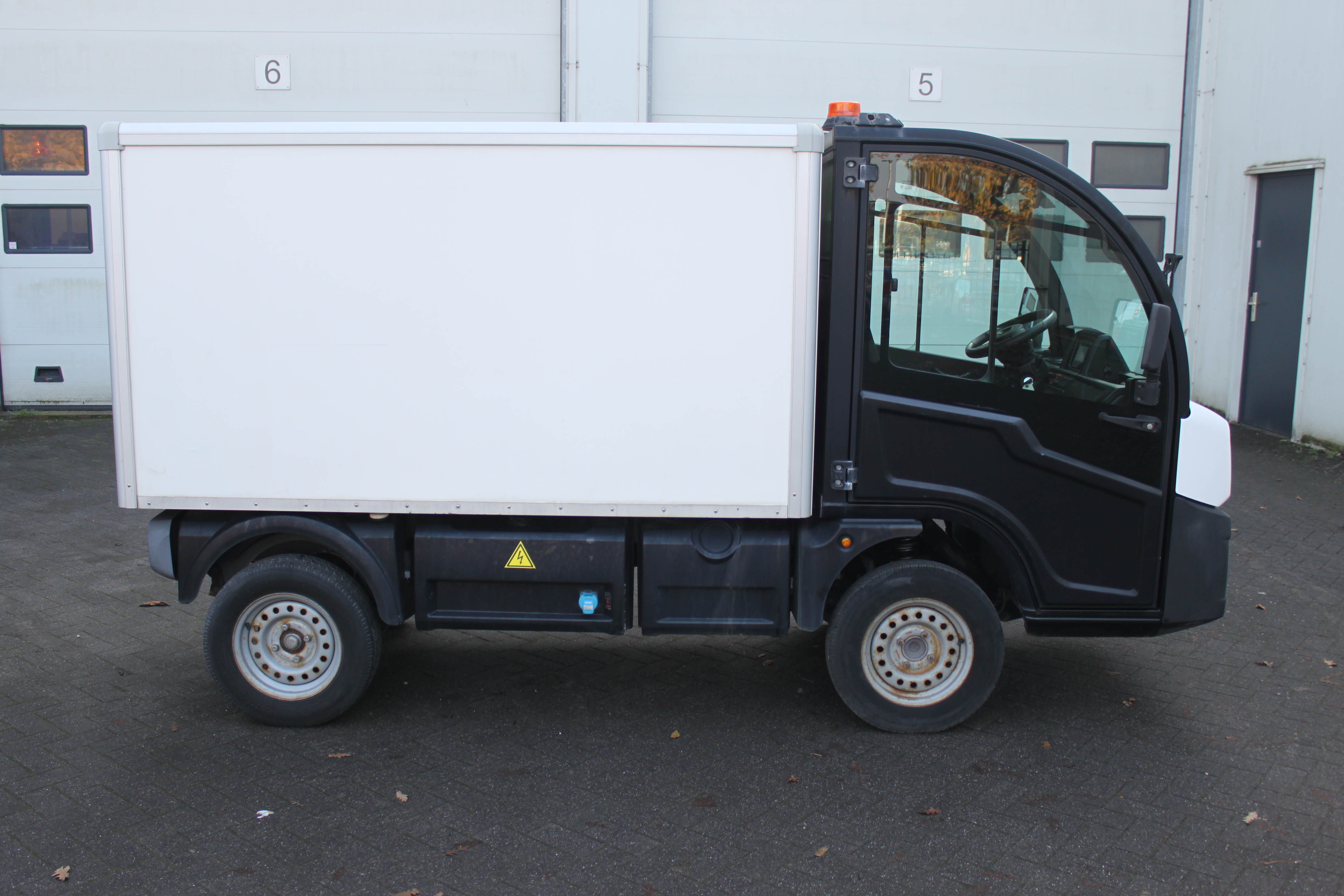 Goupil- picnic wagentje - gemeentewerk wagentje - plantsoendienst auto -Stadtauto - Elektrotransporter- Goupil Kipper Transportfahrzeug-IMG 2606