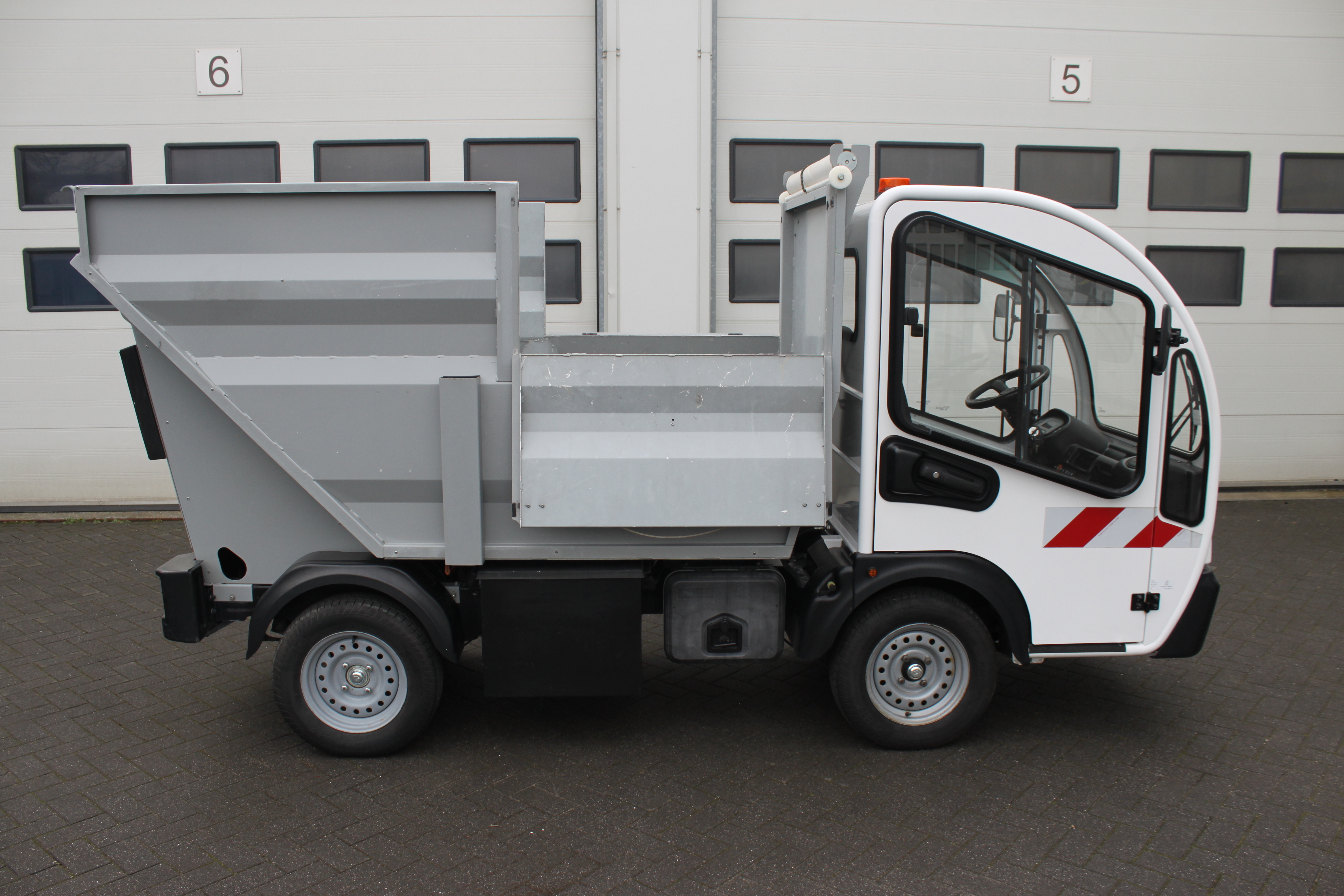 Goupil- picnic wagentje - gemeentewerk wagentje - plantsoendienst auto -Stadtauto - Elektrotransporter- Goupil Kipper Transportfahrzeug- Müllwagen-IMG 0825