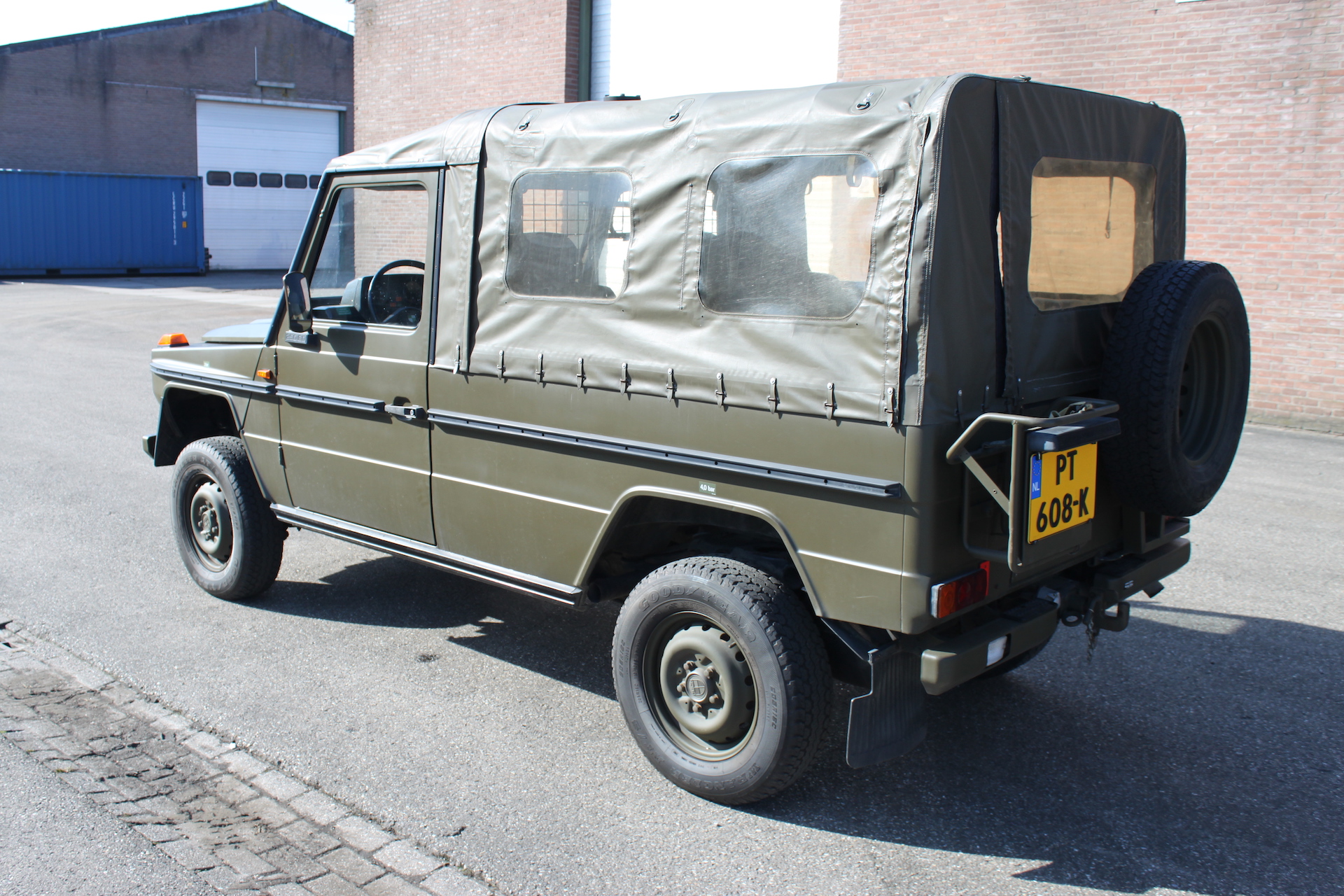 Terreinwagen Puch 4
