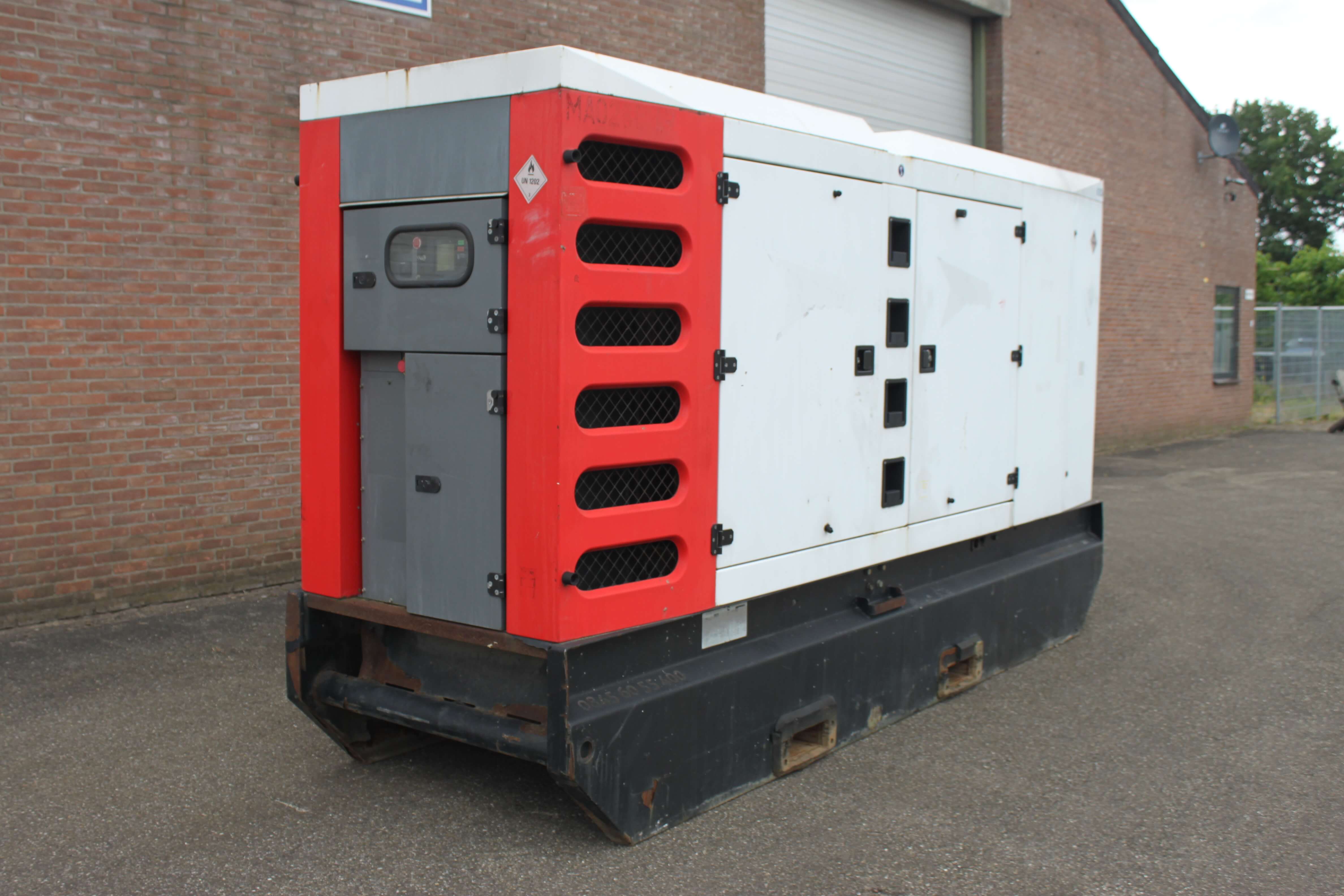 IMG 2840 - Dieselgenerator SDMO - Generator 275Kva - Genset 275Kva - Stromaggregate SDMO 275 Kva - SDMO R275C3
