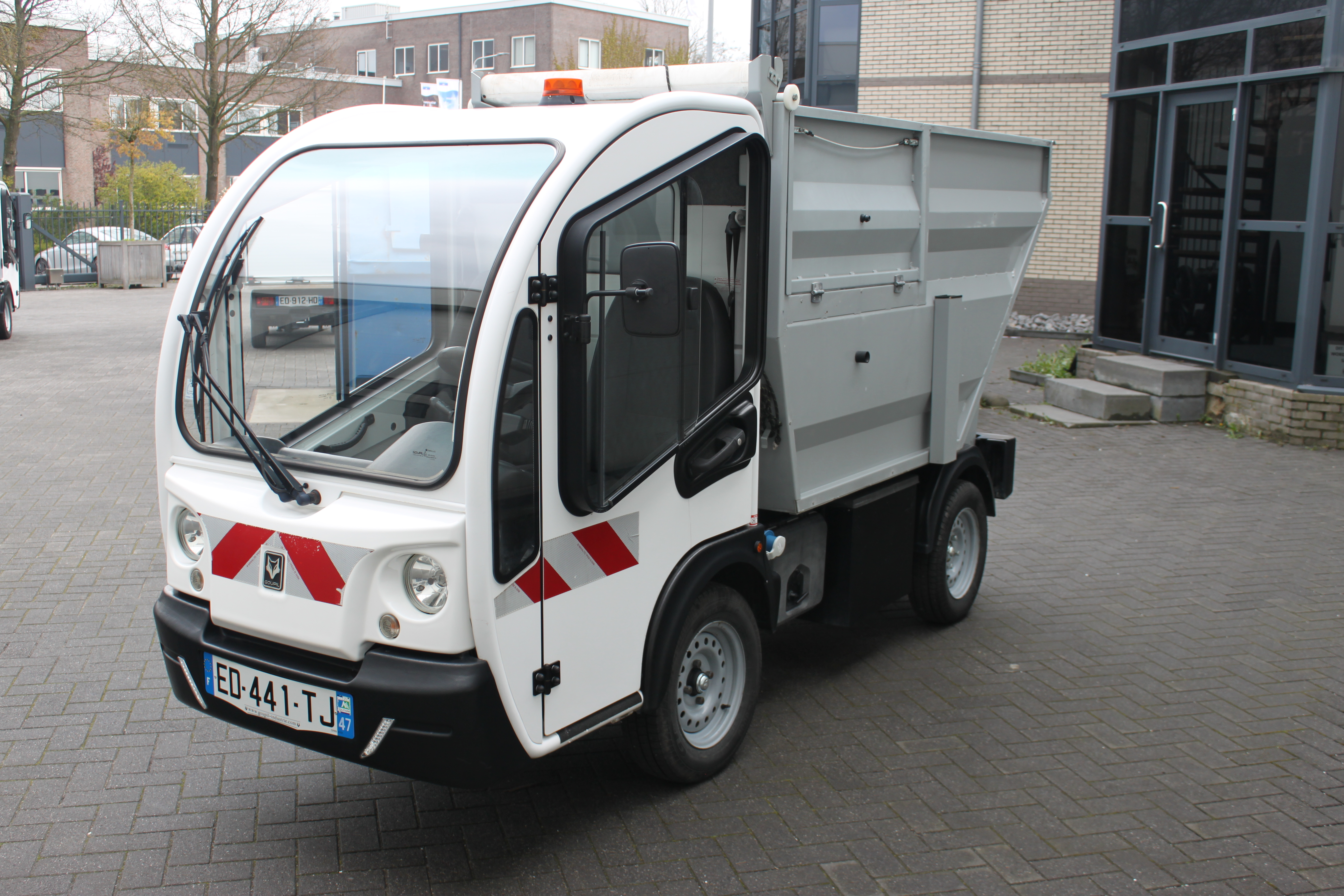 Goupil- picnic wagentje - gemeentewerk wagentje - plantsoendienst auto -Stadtauto - Elektrotransporter- Goupil Kipper Transportfahrzeug- Müllwagen-IMG 0824