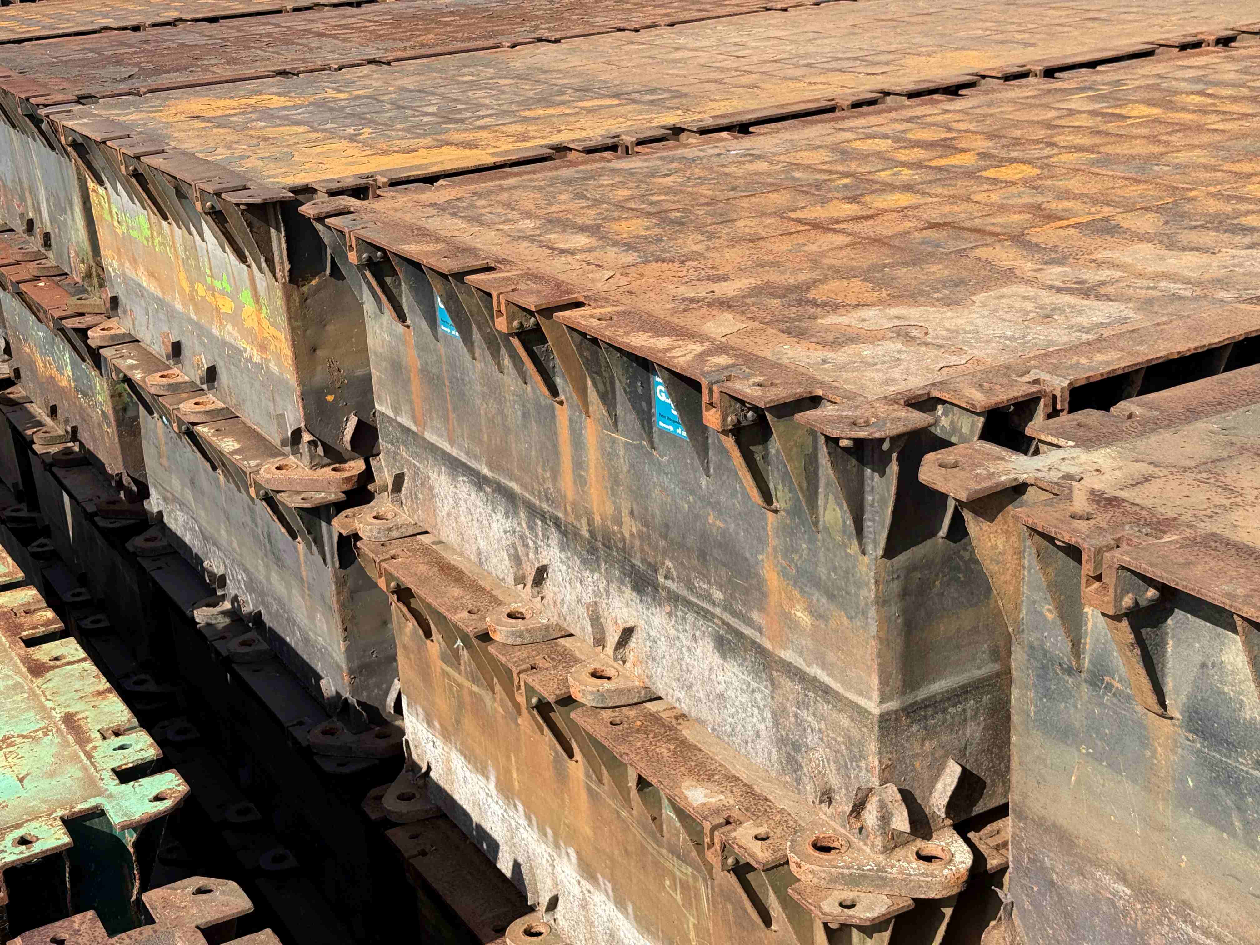 Used Nato pontoons for sale - Gebruikte koppelpontons te koop - Gebrauchte Nato pontoon zum verkauf - aanbod ponton koppelbaar (1)