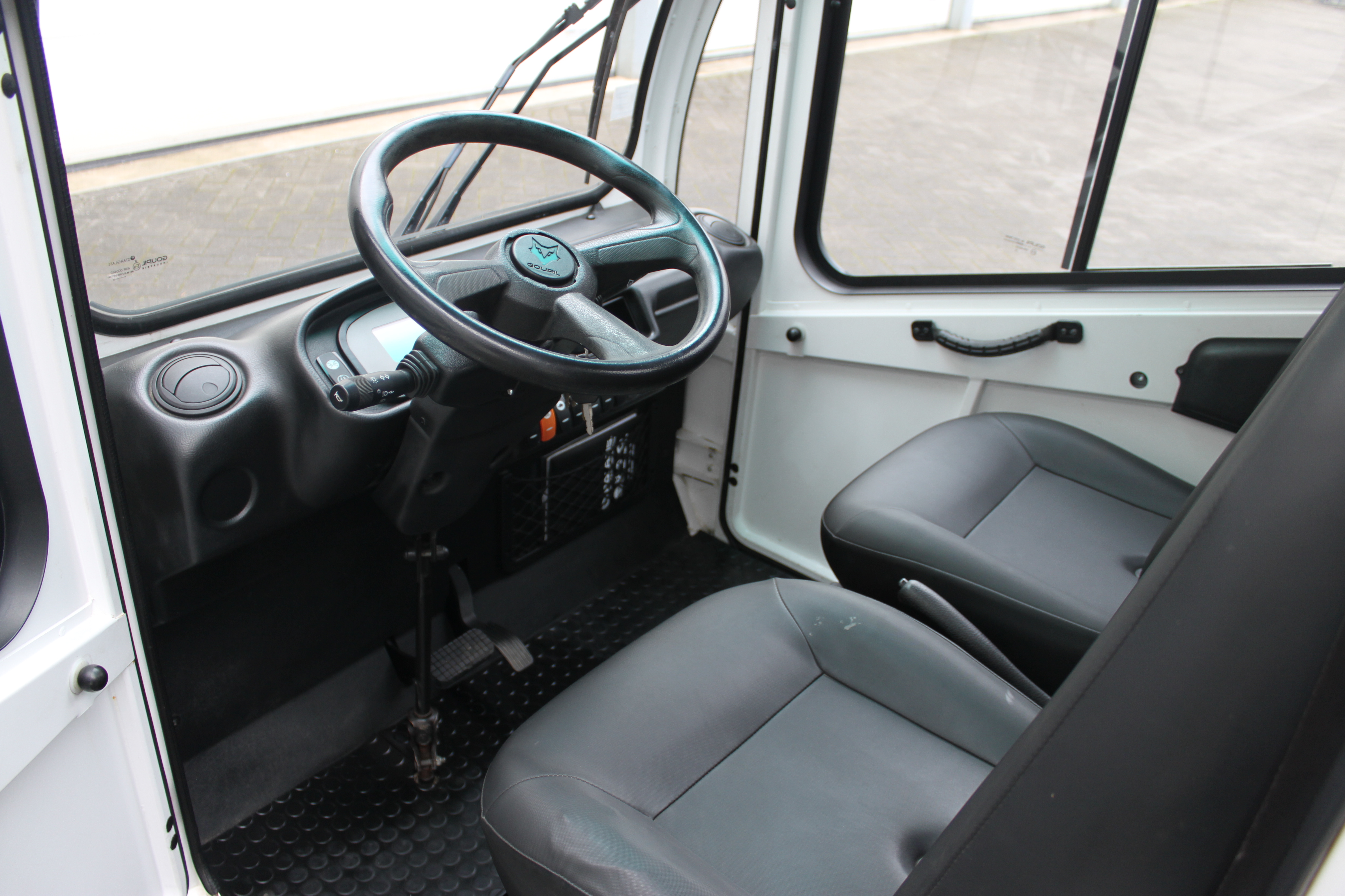 Goupil- picnic wagentje - gemeentewerk wagentje - plantsoendienst auto -Stadtauto - Elektrotransporter- Goupil Kipper Transportfahrzeug- Müllwagen-IMG 0827