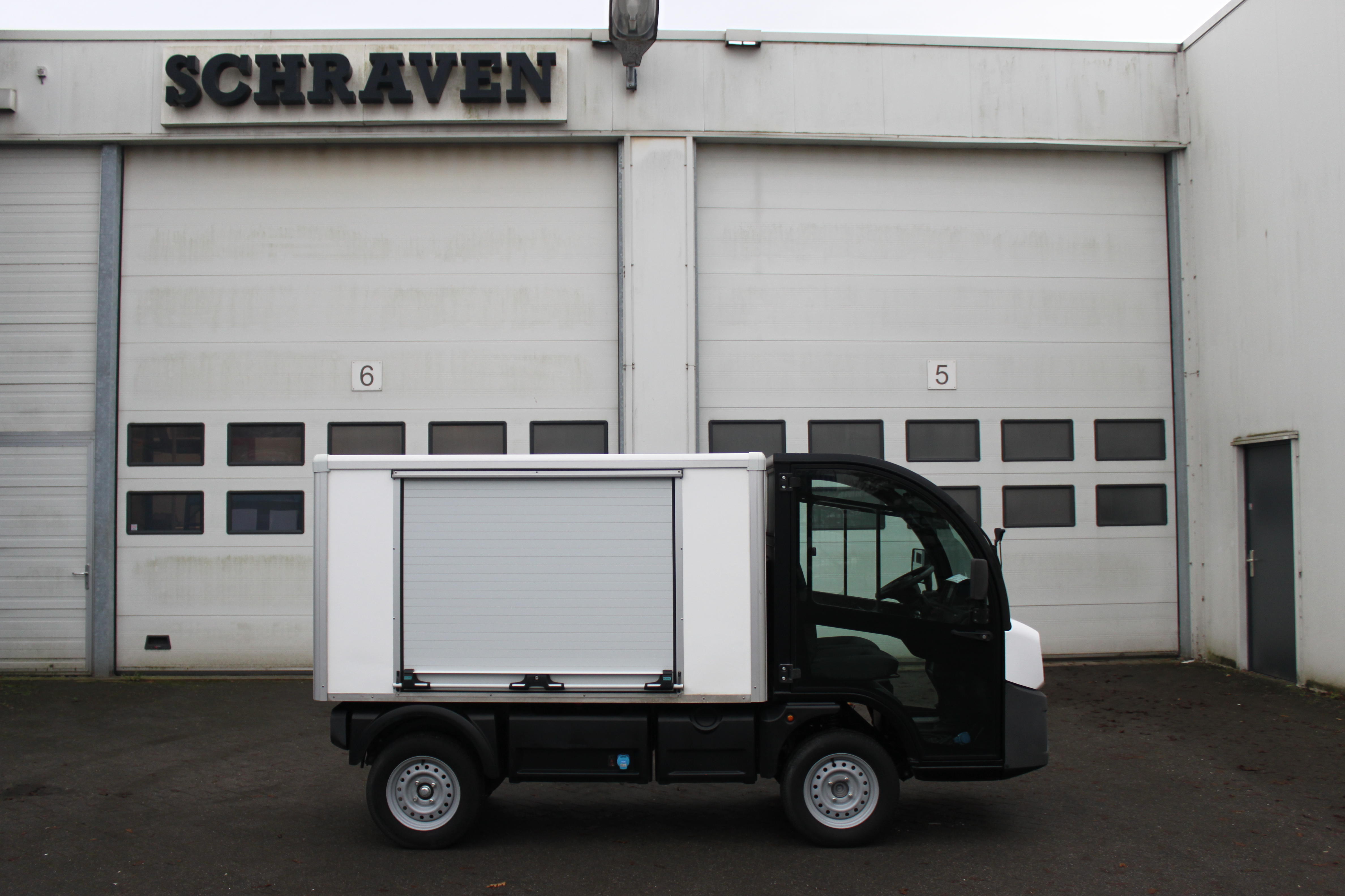 IMG 2628- elektrische vrachtwagen - gemeente plantsoendienst - elektrische bedrijfswagen - camping schoonmaakwagentje