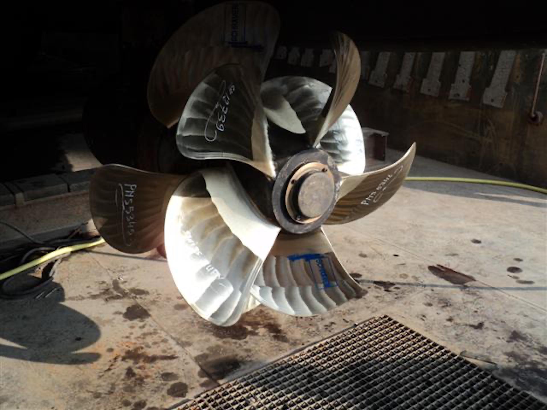 Reparatie Roerpropeller Rudderpropeller Ruderpropeller Aquamaster Us601crp Part Z Drive 1