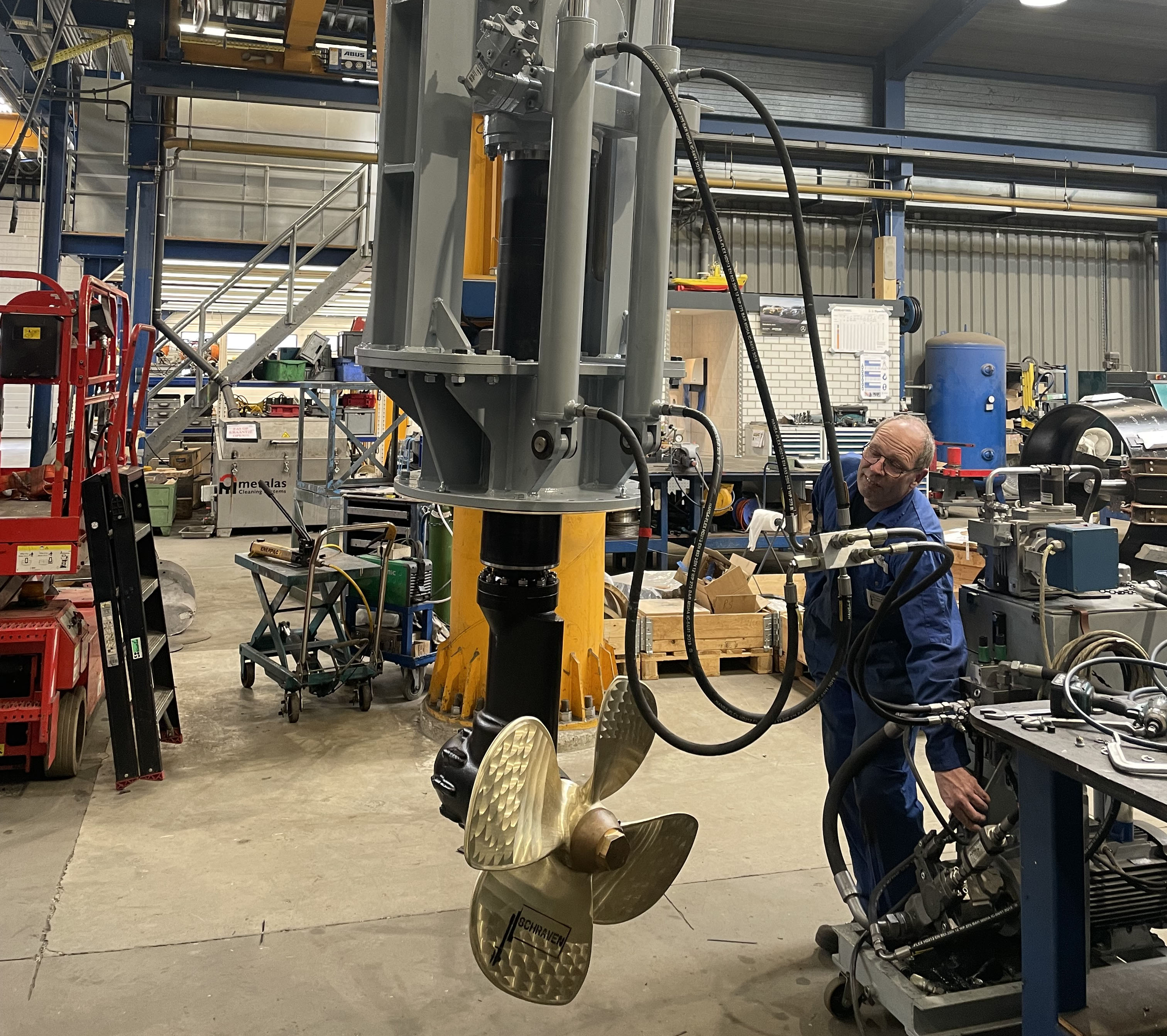 Schraven-aandrijvingen-Schottel- azimuth thruster - rudderpropeller - retractable thruster- 200 KW thruster -8