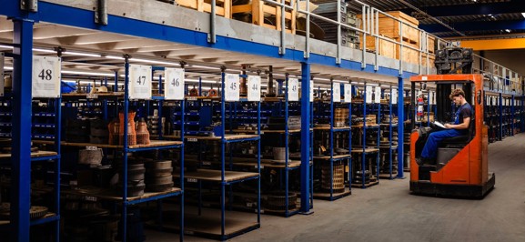 Magazijn - voorraad tandwielen - big stock marine spare parts