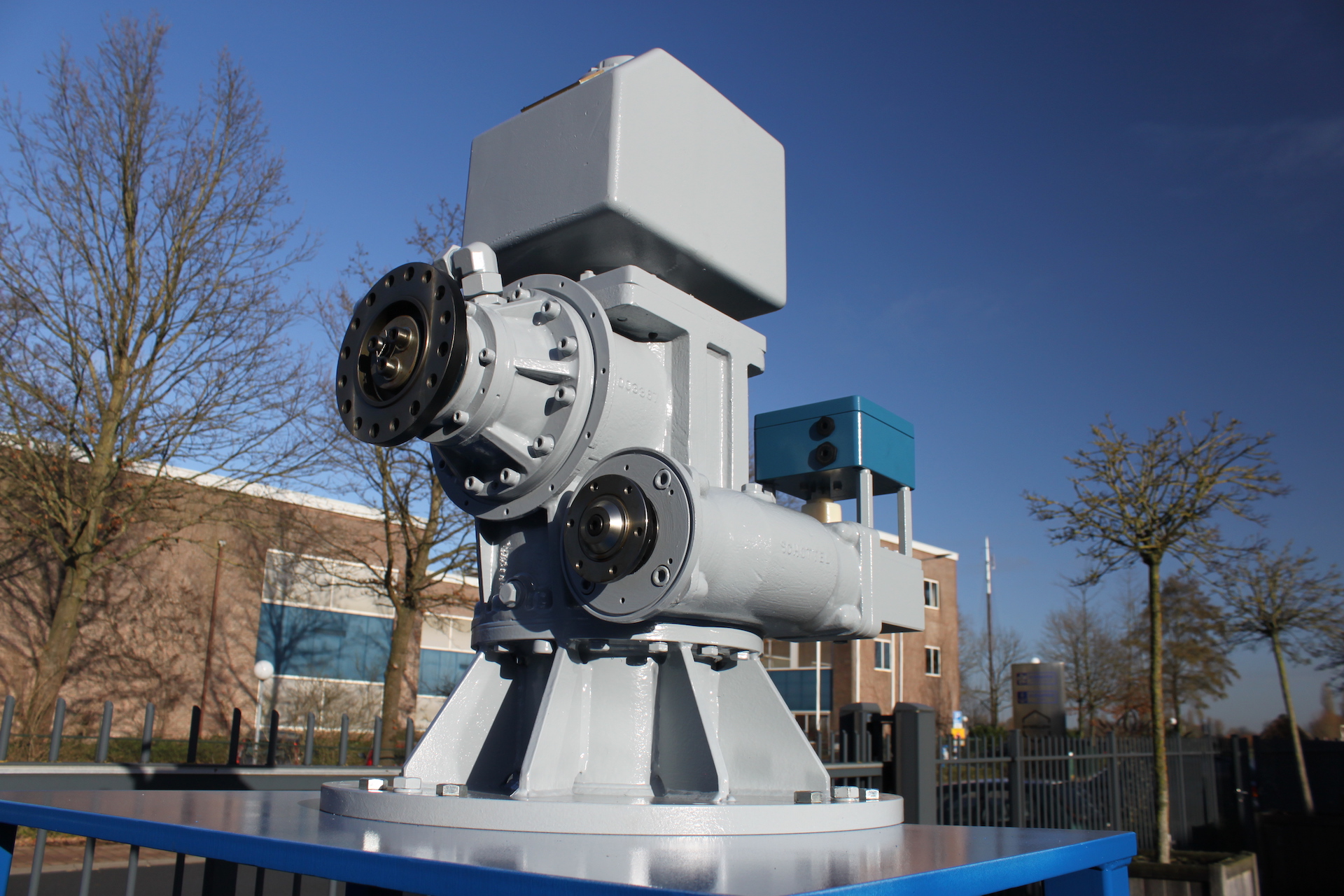Schraven-aandrijvingen-Schottel- Zdrive thruster - azimuth thruster - rudderpropeller - 240 KW thruster-6