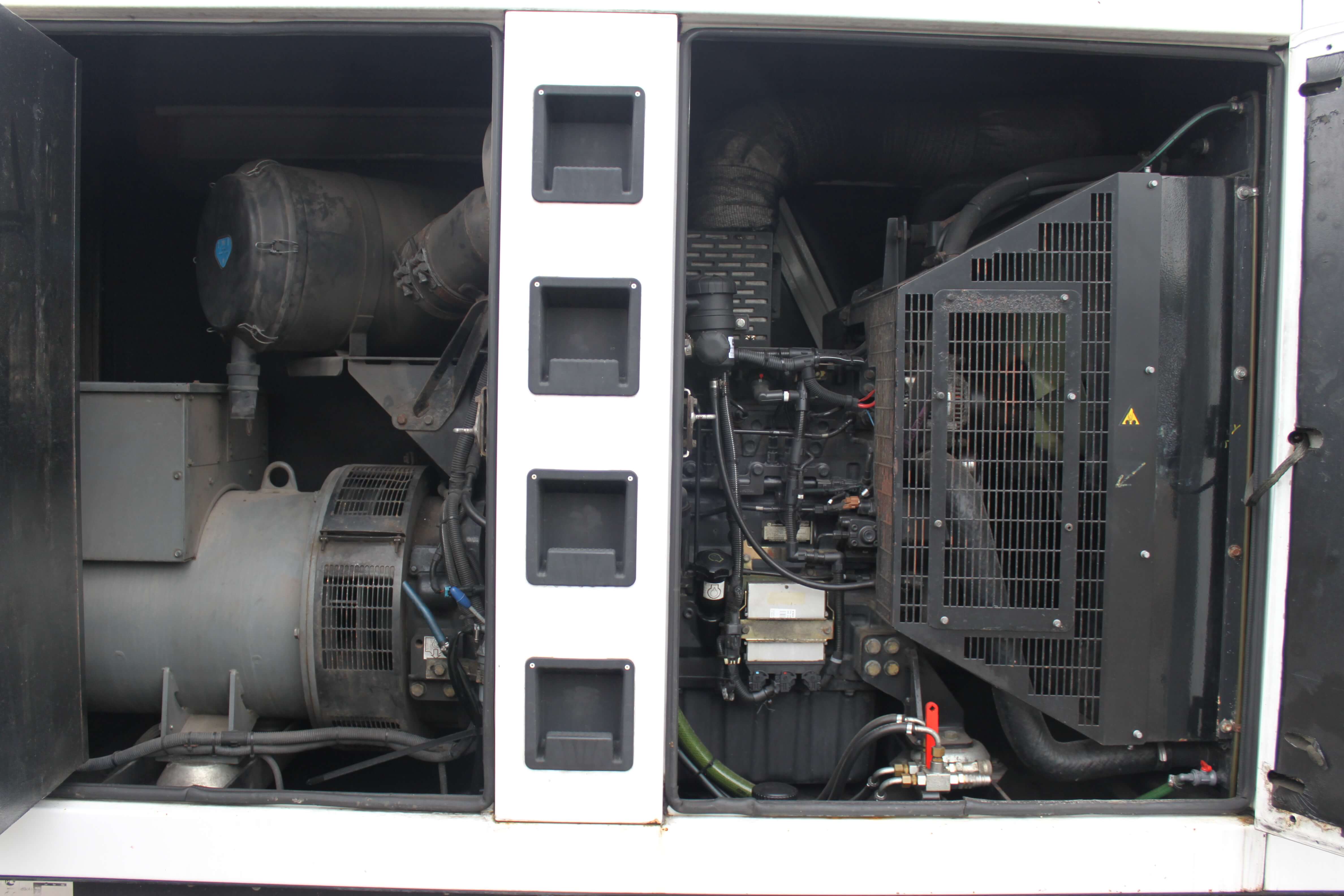IMG 2843 - Dieselgenerator SDMO - Generator 275Kva - Genset 275Kva - Stromaggregate SDMO 275 Kva - SDMO R275C3