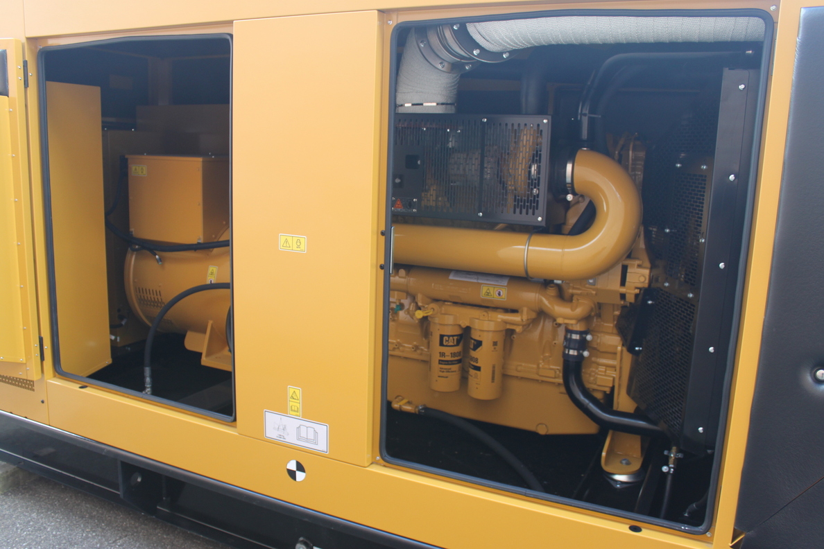 Generator - Caterpillar - 715 KVA