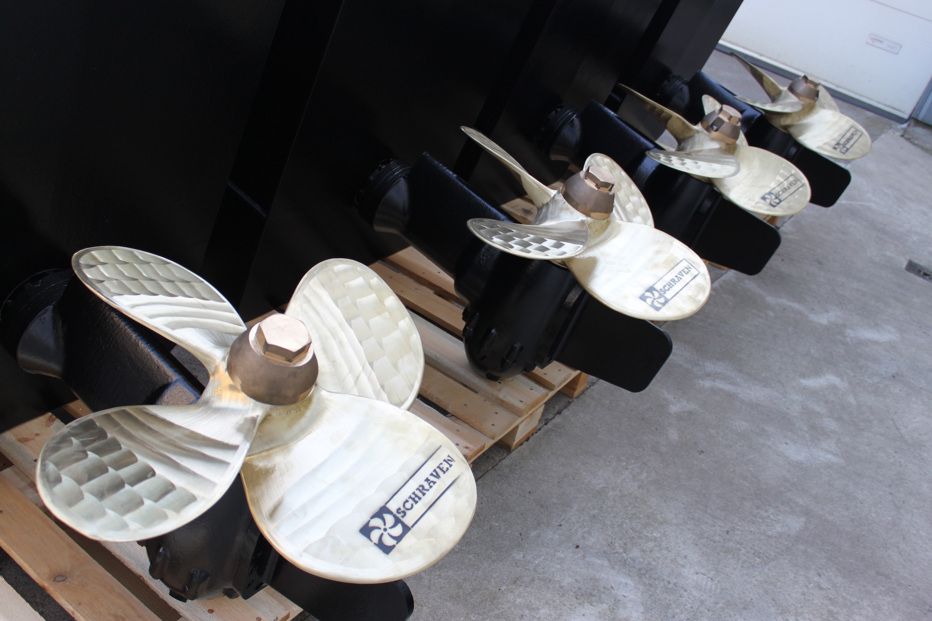 Schottel propulsion unit -  roerpropeller SRP 100-103 - L drive thruster - Z drive - Azimuth steeringsystem - 4